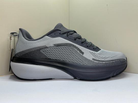 Cushioned everyday runner reference, style family 3389